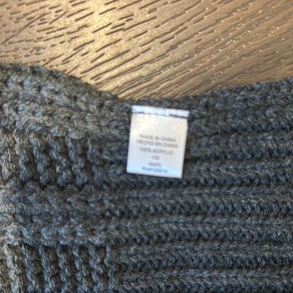 Gray Ribbed Knit Scarf - Picture 2 of 2